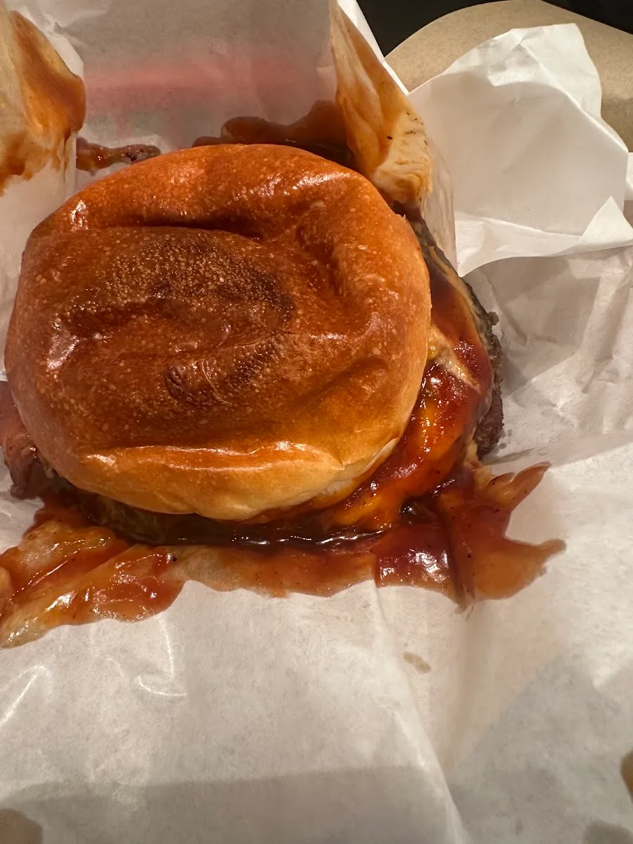 SMASH BURGERS · 4